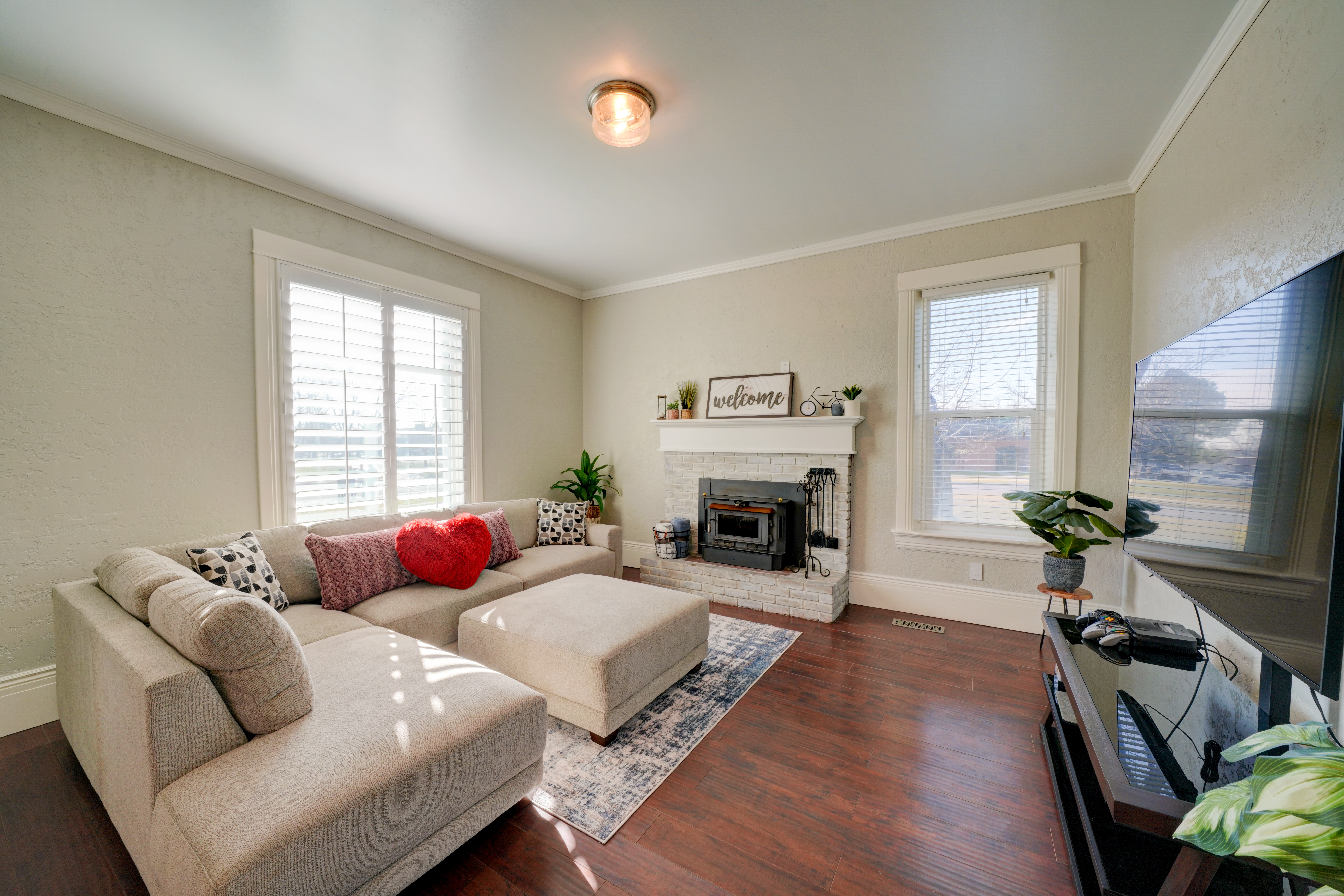 AirBNB Kaysville Living Room