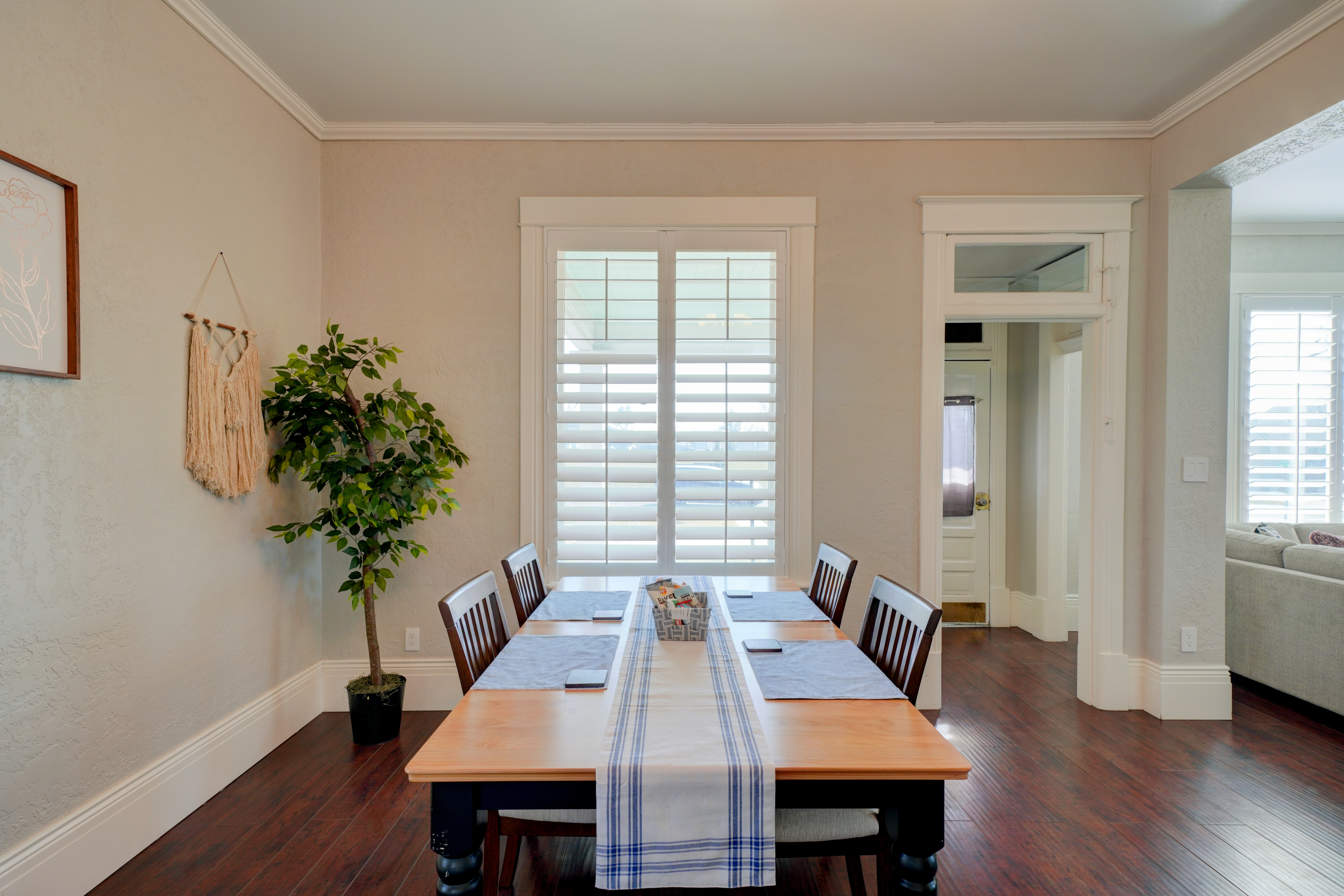 AirBNB Kaysville Dining Room