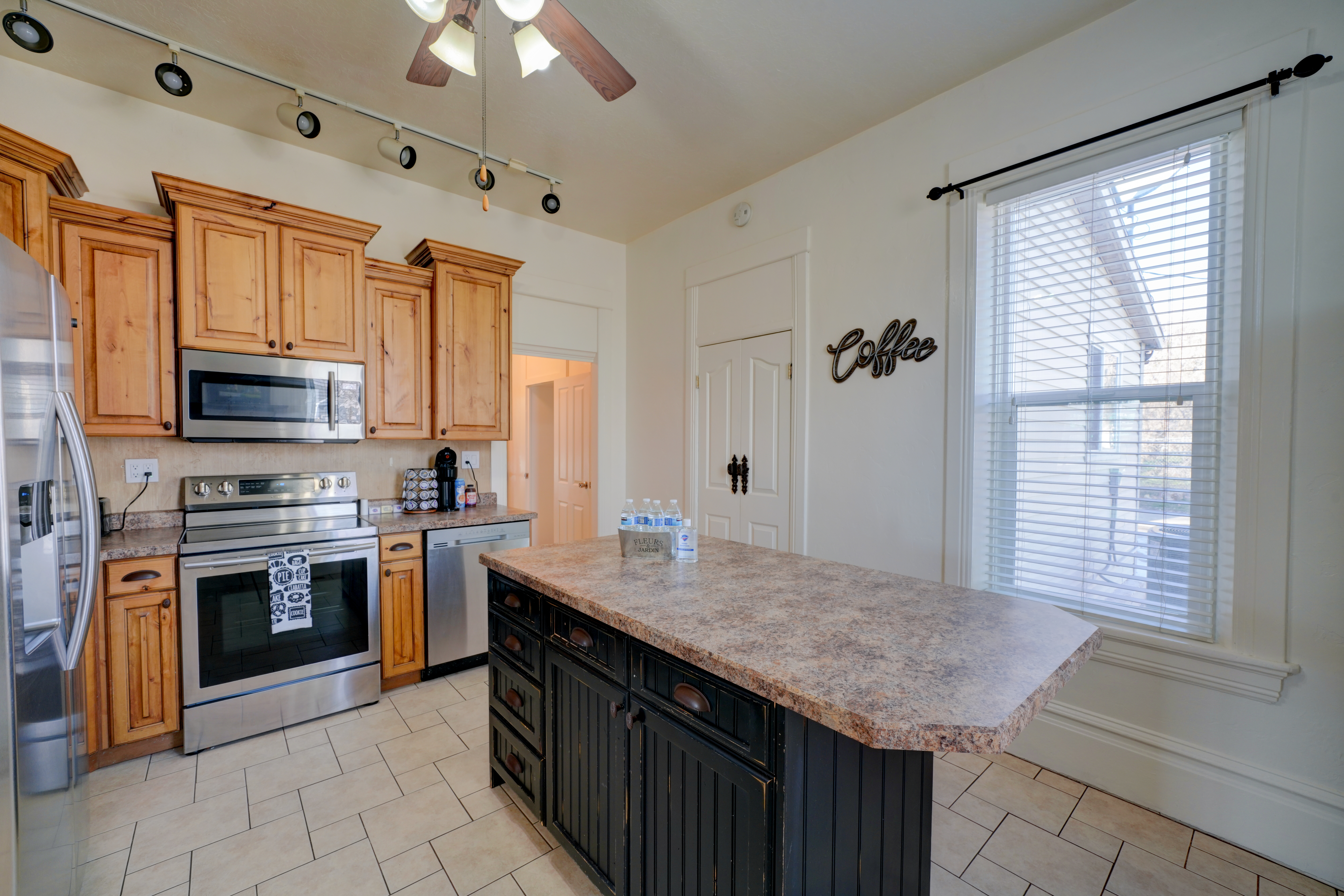 AirBNB Kaysville Kitchen