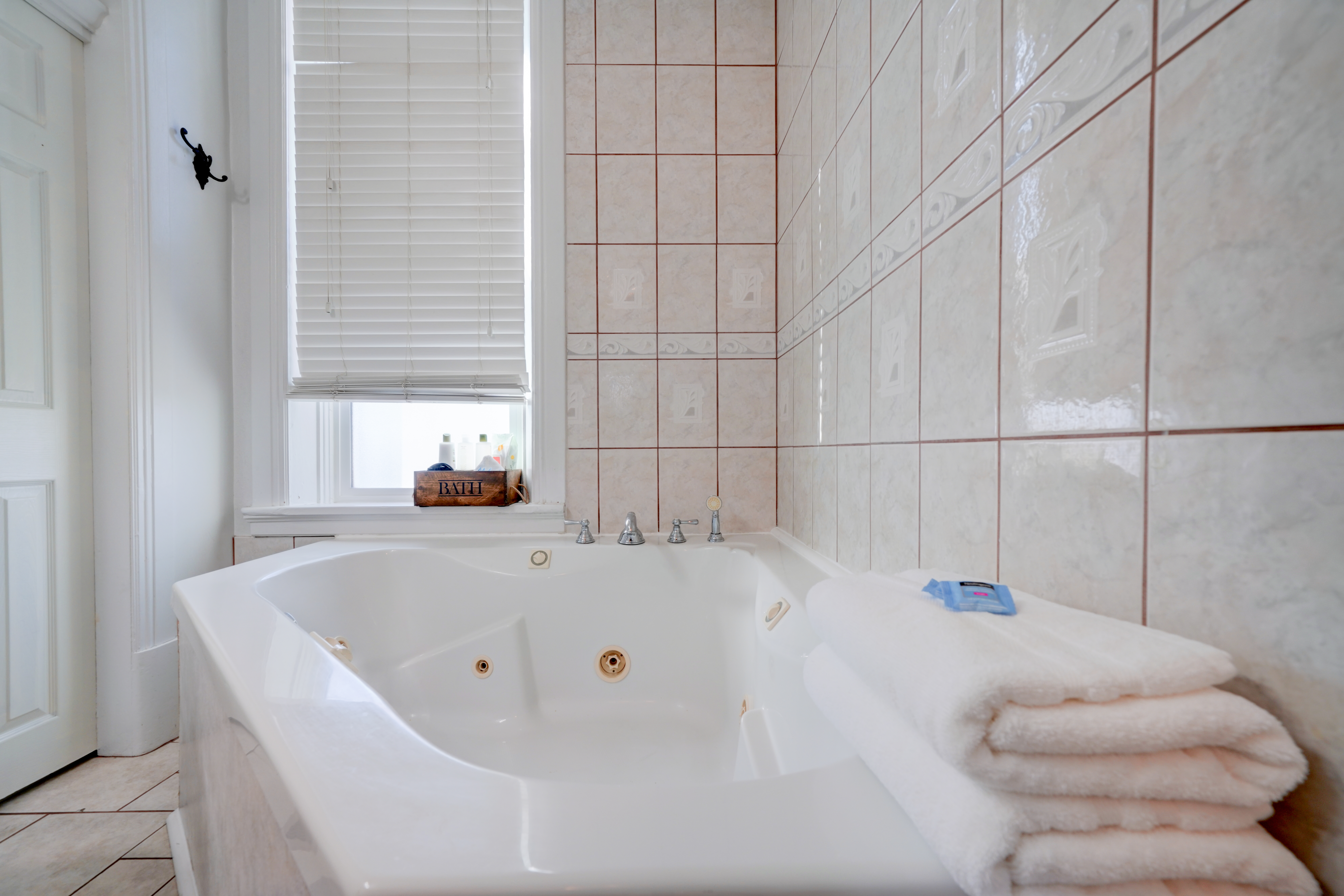 AirBNB Kaysville Main Bathroom